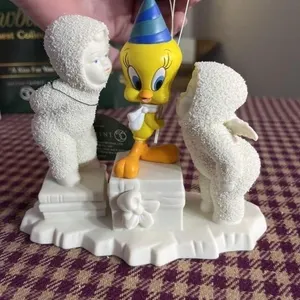 Snowbabies the guest collection "A Kiss For You