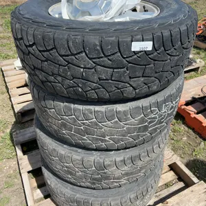 4 of FORD tires/rims LT265/70R17 poor condition