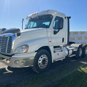 2015 FREIGHTLINER CASCADIA TANDEM AXLE DAY CAB TRUCK TRACTOR VIN: 3AKJGEBG3FDGH3847