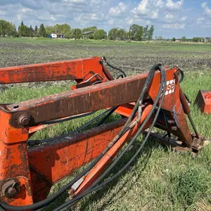 OFFSITE - Case loader off of a 1070 case tractor as you see it in picture with bucket