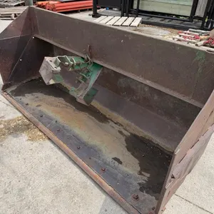 OFFSITE - John Deere bucket off of 740 loader measures 7 ft 1 inch wide , bolt on cutting edge