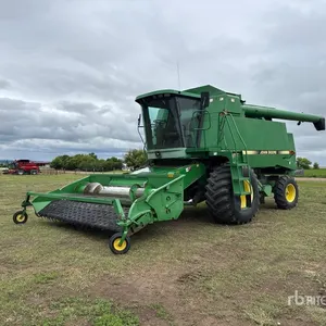 1995 John Deere 9600 Combine Harvester