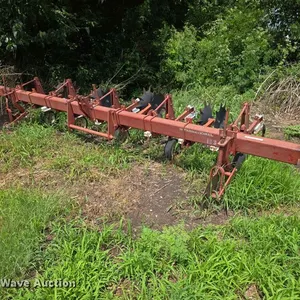 International 153 row crop cultivator