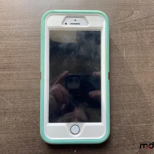 Apple iPhone 6
 UNRESERVED