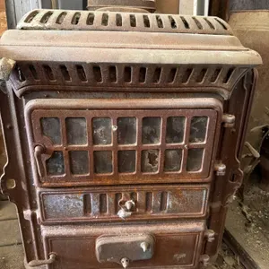 Cast Iron Wood Stove/Furnace with Decorative Detailing