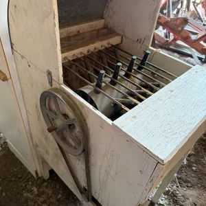 Chicken Plucker Wooden Manual Belt-Driven Separator Machine