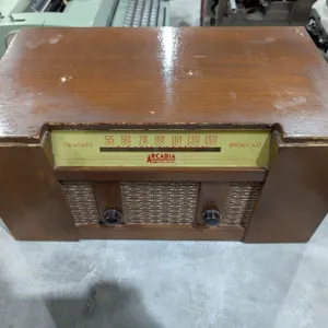 Vintage Arcadia MacLeods radio