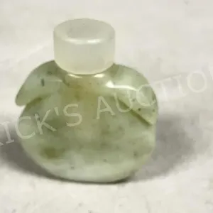 Green Jade snuff bottle