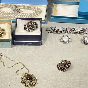 vintage necklaces & brooches