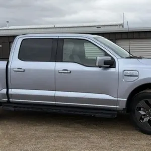 2022 FORD F150 LIGHTNING 4X4 SUPERCREW 40,010kms