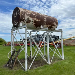 1000 GALLON FUEL TANK & STAND