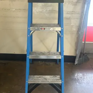 Werner FS104 4'H fiberglass step ladder. Features non-conductive blue side rails, aluminum steps, and a molded plastic top cap. Rated for 250 lb load 