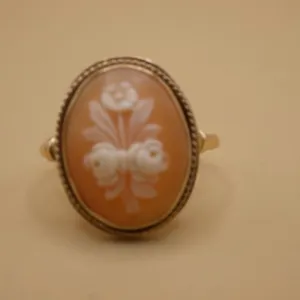 14K Gold Floral Cameo Ring