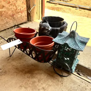 (3) Outdoor Garden Decorations and Planters