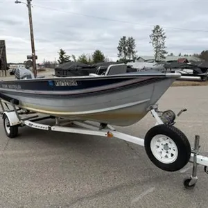 1989 Sylvan Backtroller Fishing Boat With EZ-Loader Trailer
