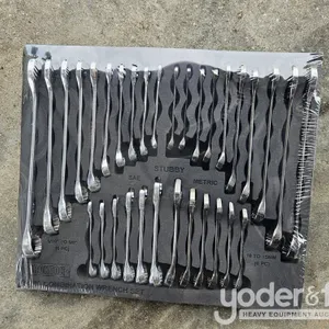 32 pc Combination Wrench Set c/w Case, Grip 