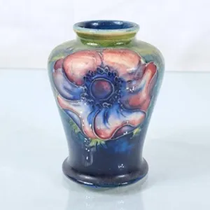 Lovely Moorcroft "Anenome" Vase - 3.5"H, No Chips