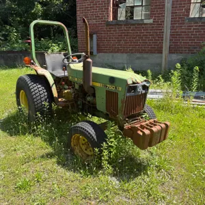John Deere 750 Tractor. Will Run. Needs A Battery. 2683 hrs Showing
