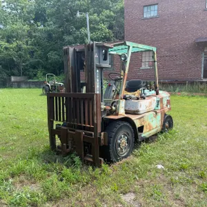 Mitsubishi 8000 lb. Pneumatic Tire Forklift. 6752 Hours Showing Not Currently Running, Tank Not Included, Needs A Battery, Side Shift (Buyer Responsib