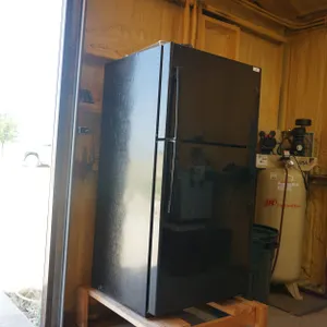 GE Refrigerator with Ice Maker
