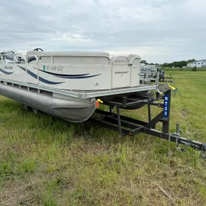 2006 Starcraft Classic 200 Pontoon with Sea Legs