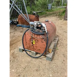 100 gallon Slip Tank with 12 volt Pump