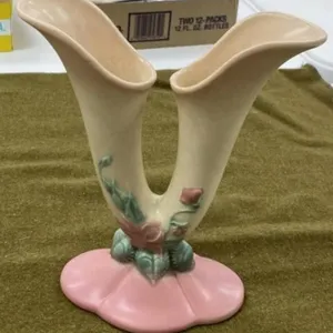 Hull 8 3/4" Double Vase