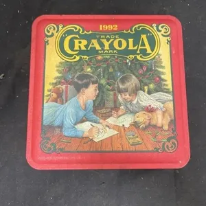 Vintage Look Crayola 1992 Tin w/Crayons