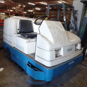 Tennant 7400 Ride On Floor Scrubber