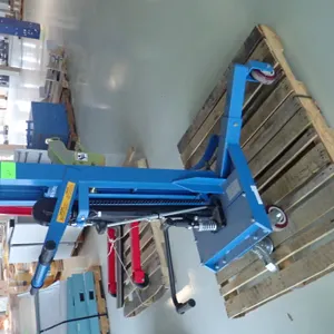 Global Industrial 615268 1,100lbs Capacity Hydraulic Drum Truck.