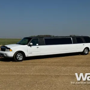 2000 LINCOLN NAVIGATOR LIMOUSINE