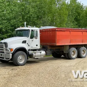 2006 MACK GRANITE T/A GRAIN TRUCK