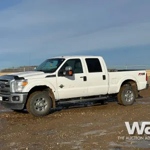 2015 FORD F350 XLT CREW CAB PICKUP