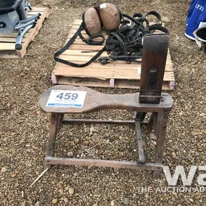 STITCHING HORSE