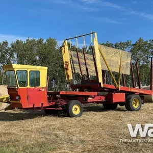 NEW HOLLAND 1048 SELF-PROPELLED STACKCRUISER