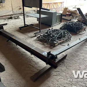 STEEL WALL CRANE