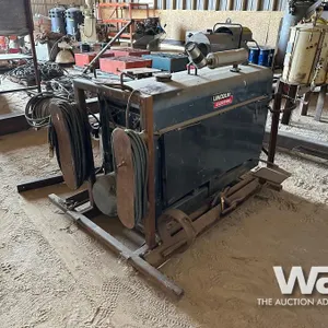 LINCOLN ELECTRIC CLASSIC III SA300-TMD27 WELDER
