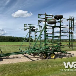 JOHN DEERE 1100 38 FT. CULTIVATOR