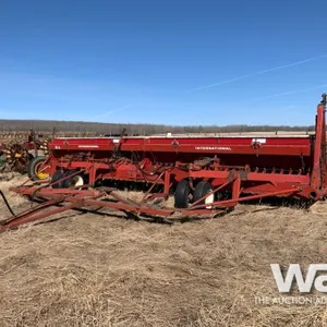 IHC 620 28 FT. GRAIN DRILL