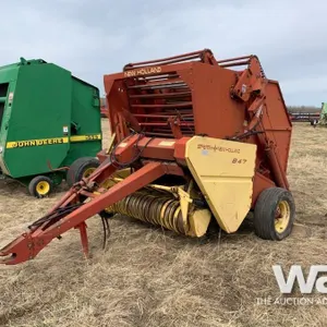 NEW HOLLAND 847 ROUND BALER