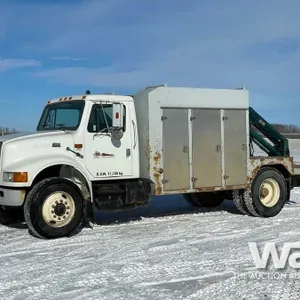 1998 INTERNATIONAL 4700 DT466E S/A SERVICE TRUCK