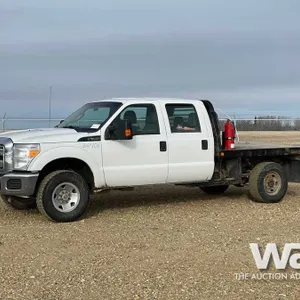 2013 FORD F350 XL CREW CAB FLATBED TRUCK
