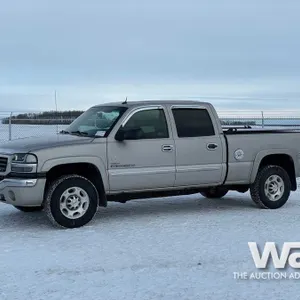 2005 GMC SIERRA 2500HD CREW CAB PICKUP