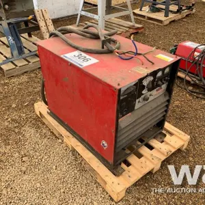 LINCOLN IDEALARC 400 WELDER
