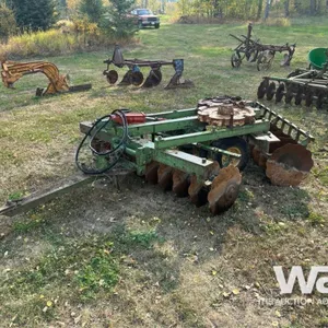 JOHN DEERE 8 FT. OFFSET DISC