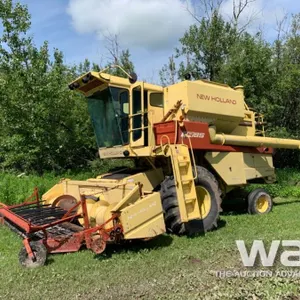 NEW HOLLAND TR85 COMBINE