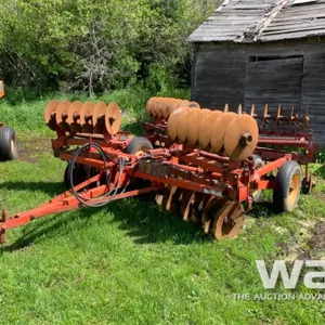 MASSEY FERGUSON 520 18 FT. TANDEM DISC