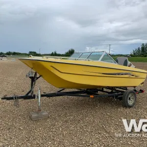 FIBREGLASS 15 FT. LAKE BOAT