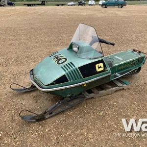 1976 JOHN DEERE CYCLONE 440 SNOWMOBILE