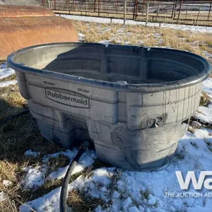 RUBBERMAID 100 GAL WATER TROUGH